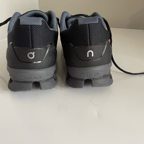 On Cloud Women’s Cloudace running shoes sz 11 - Picture 4 of 6